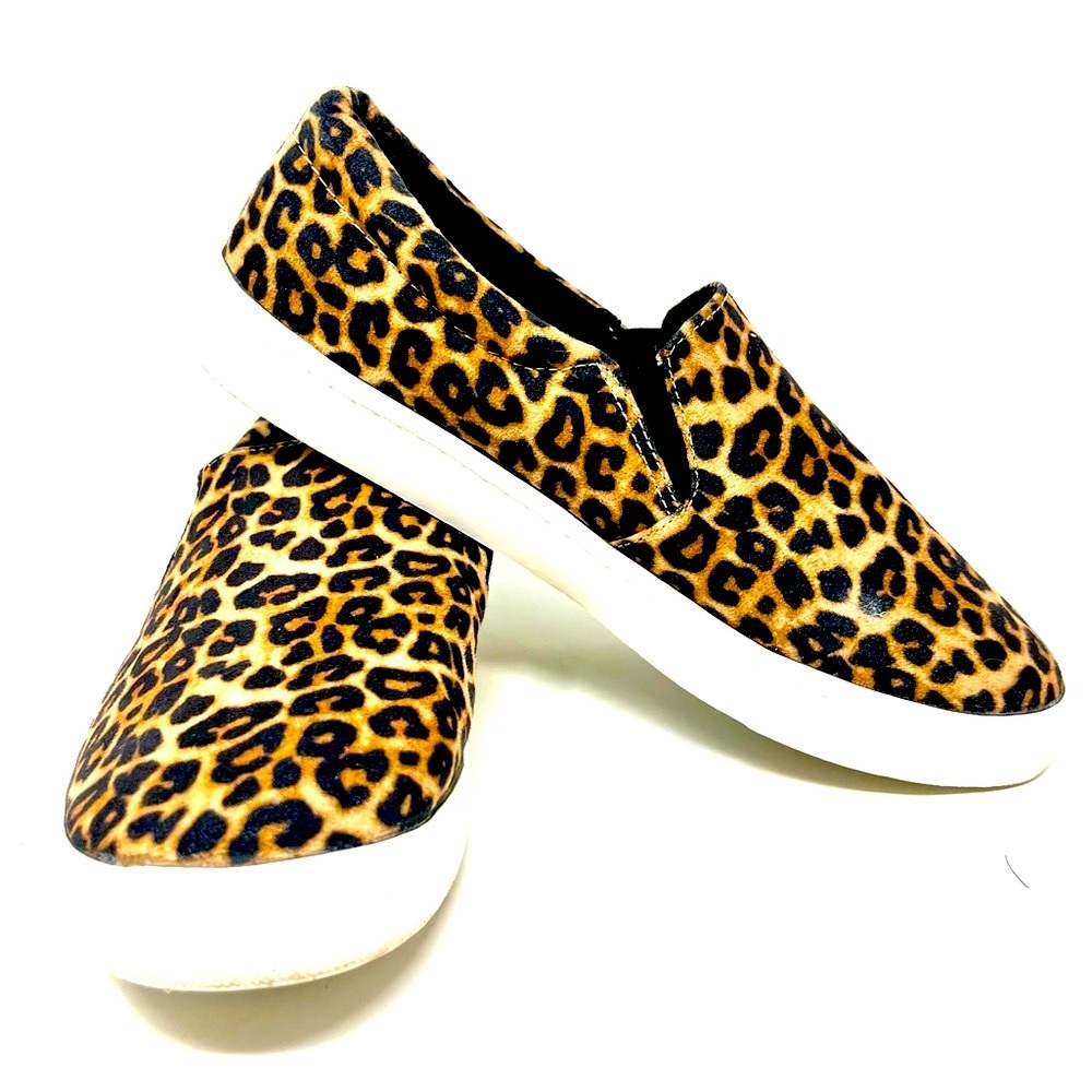 Women’s Cheetah Print Slip On Shoes Size 8.5